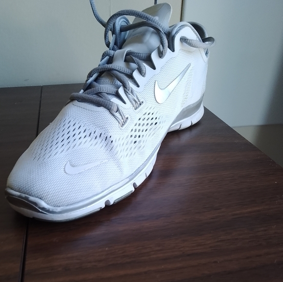 Nike Free TR FIT 4 Unisex Running Shoes White Gray Size US 10 - Picture 2 of 4